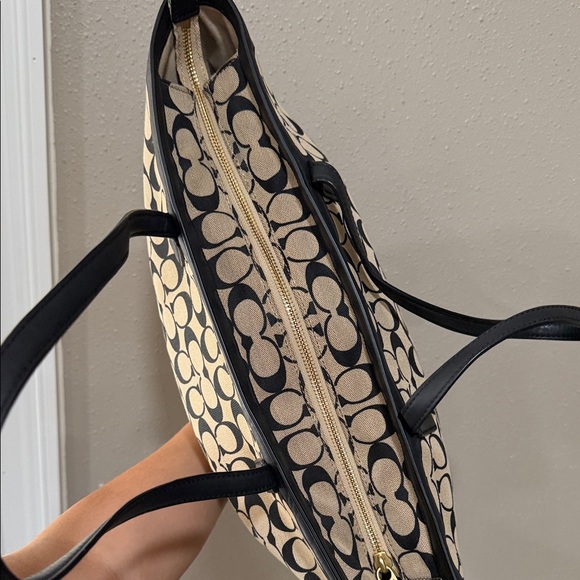 Coach Signature Canvas Zip Top Tote Black/Kahki Red Interior - Picture 11 of 14